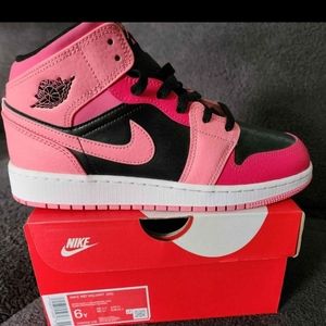 Jordan 1 Mid "Coral Chalk", Youth size 6, women's size 7.5